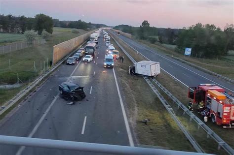 Tragiczny karambol na autostradzie A2 Jedna osoba zginęła a kilka