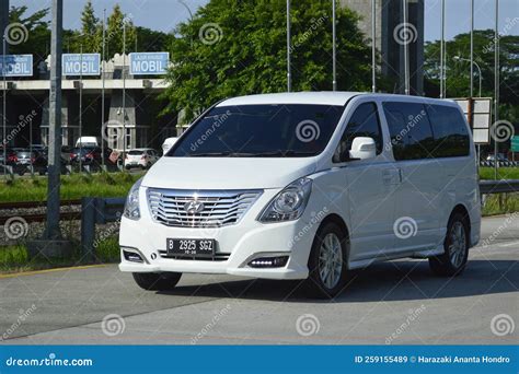 2016 Hyundai H-1 Van editorial stock image. Image of minivan - 259155489