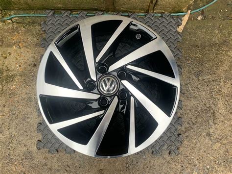 VW GOLF MK7 SPORTSVAN WOODSTOCK 16 GLOSS BLACK DIAMOND CUT ALLOY