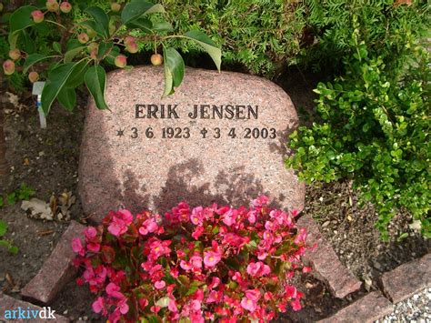 arkiv dk Erik Jensen Gravsten på Beder kirkegård