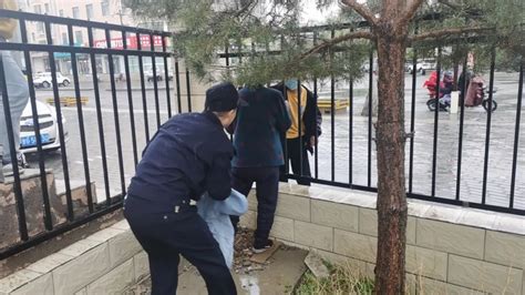 【三抓三促·铸忠诚警魂】临泽公安：七旬老人雨中走失 民警暖心救助 澎湃号·政务 澎湃新闻 The Paper