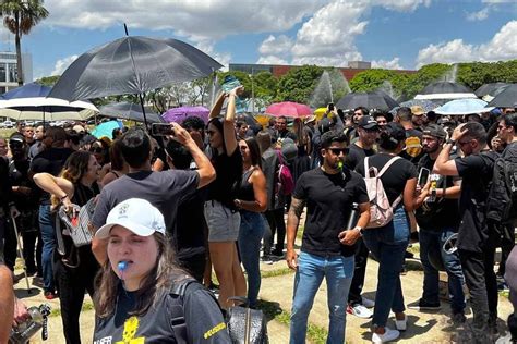 Concurso da PCDF aprovados fazem manifestação em frente ao Buriti