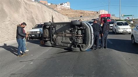 Queda Mujer Atrapada Tras Volcadura En El Perif Rico De La Juventud