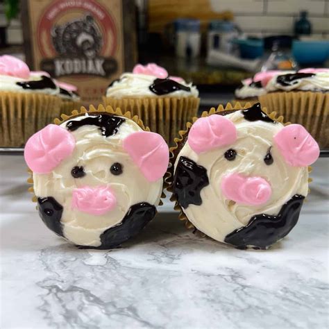 Super Cute Cow Cupcakes With Frosting Tutorial Drizzle Me Skinny