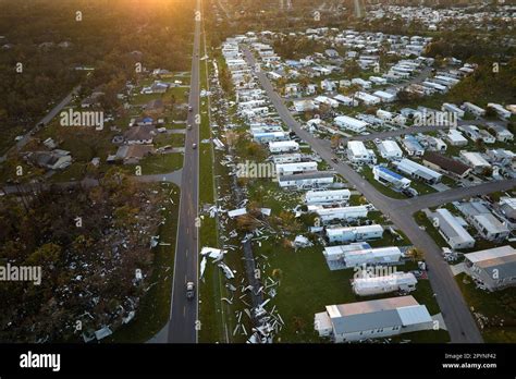 Destruidas Por El Hurac N Ian Casas Suburbanas En El Rea Residencial