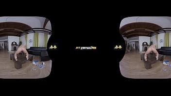 Feel Her Piss In This Virtual Reality Pee Scene XVIDEOS