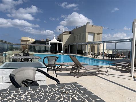 Pool Auf Dem Dach Ax The Victoria Hotel Sliema • Holidaycheck