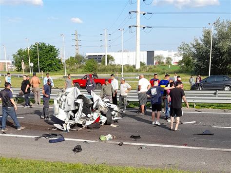 Un Hombre Muri En Un Choque Entre Un Auto Y Dos Camiones En La