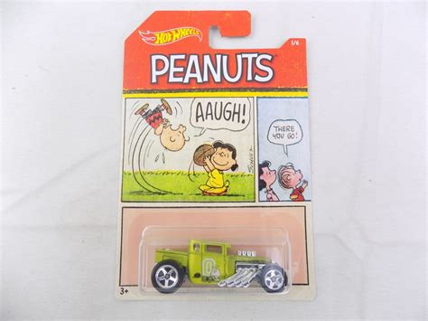 Brand New Sealed Hot Wheels Peanuts Charlie Brown Bone Shaker 1 6 Starboard Games