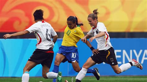 Marta números títulos e maiores feitos da Rainha do futebol