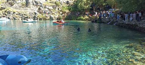 D Nyan N En Berrak Sular Ndan Birine Sahip Yerli Turistlerin Ilgi