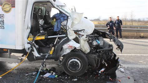 Mutterstadt Schwerer Lkw Unfall auf A61 Fahrer lebensgefährlich