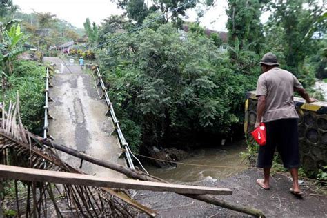 Bencana Longsor Di Indonesia Mencapai Kejadian Balipost