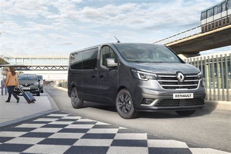 Photo 3 Renault Spaceclass Gris Renault Trafic Combi 2021 Un