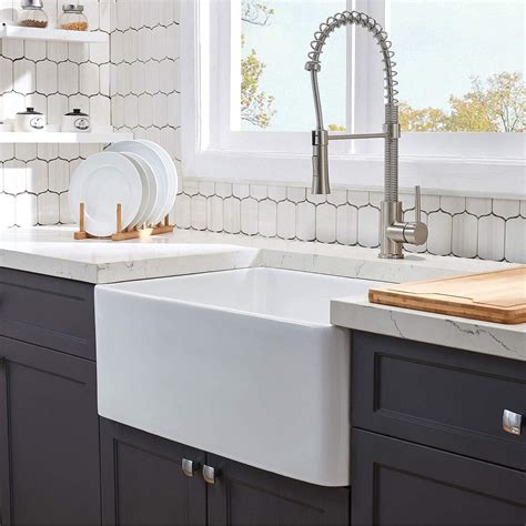 Fireclay 33 L X 20 W Farmhouse Kitchen Sink With Grid And Strainer Bed Bath And Beyond 37925643