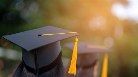 16 Best Graduation Speeches That Leave a Lasting Impression | Teen Vogue