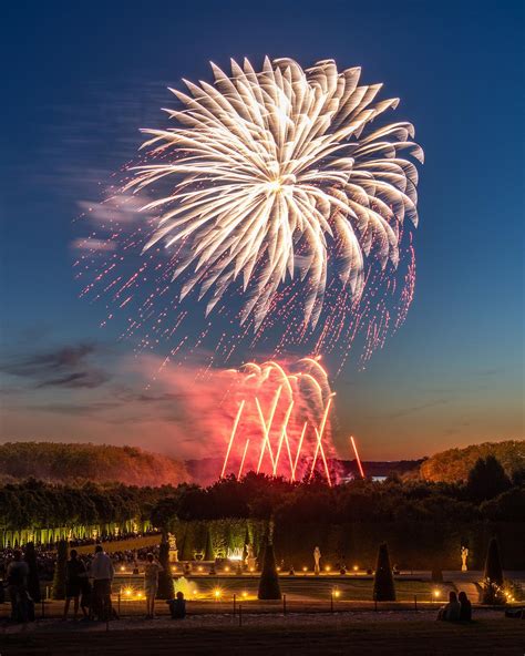 Fireworks at the Palace of Versailles | Free Photo - rawpixel