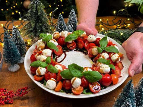 Kerstkrans Caprese Met Video Een Recept Voor Jouw Kerstdiner