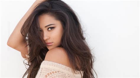 Shay Mitchell Trivia 30 Interesting Facts About The Actress Useless