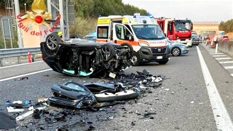 Ubriaco Contromano In Autostrada A1 Si Schianta Contro Un Auto In