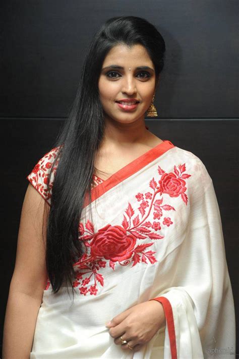 Anchor Syamala Sexy Saree Pics