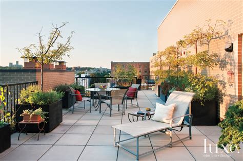 Modern Rooftop Patio - Luxe Interiors + Design