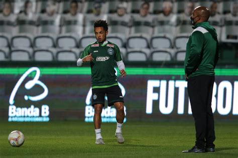 Coritiba Faz Proposta Para Renovar Contrato Do Atacante Rafinha