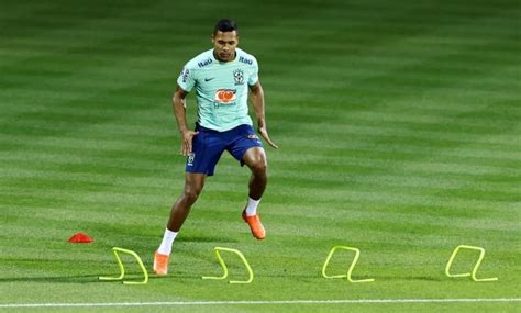 Brazil's Alex Sandro could miss quarter-final against Croatia, says Tite - EgyptToday