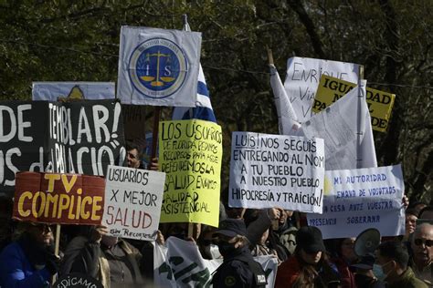 Entre manifestaciones Lacalle Pou celebró en Florida el 196