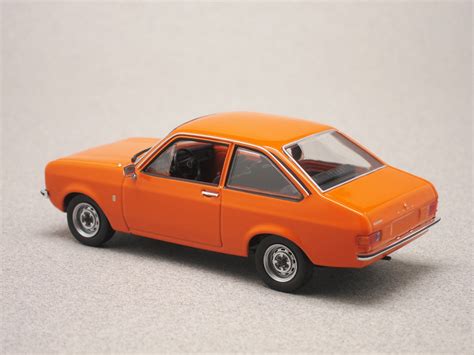 Ford Escort MKII Orange Maxichamps 1 43 Minicarweb