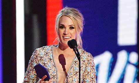 Carrie Underwood Wins The First Cmt Award Of The Night For Female Video