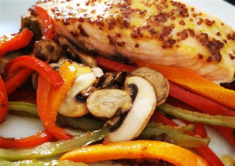 Salmón con verduras al horno y salsa mostaza miel Receta de Alba RF