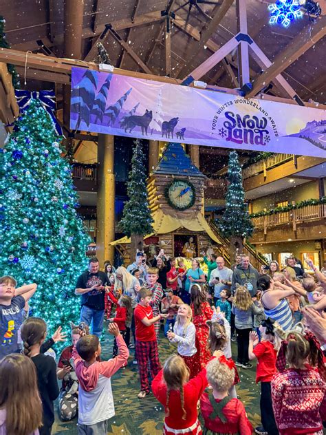 Must Know Tips For Attending Snowland At Great Wolf Lodge