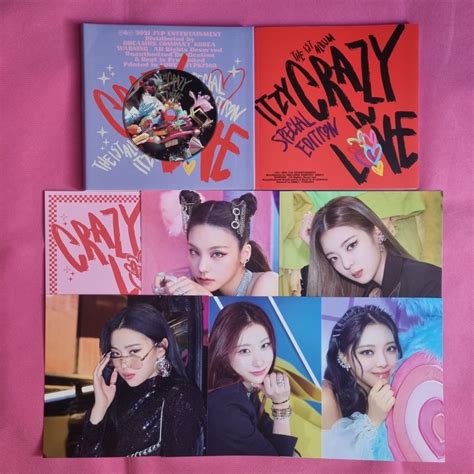 Jual ITZY The 1st Album CRAZY IN LOVE Special Edition Photobook