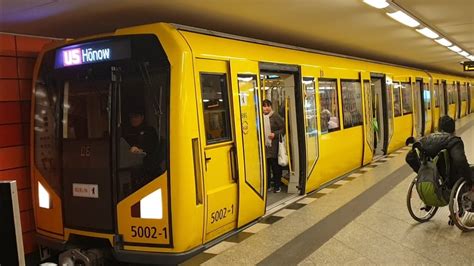 U Bahn Berlin Mitfahrt Im H Auf Der U Von Hauptbahnhof Bis