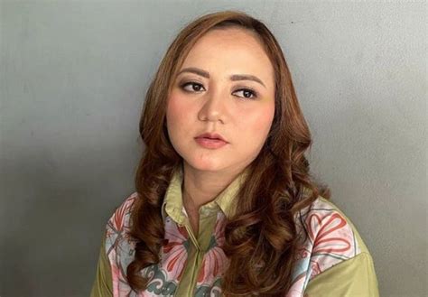 Oh Ternyata Ini Alasan Mantan Istri Kurnia Meiga Berani Bicara Blak Blakan