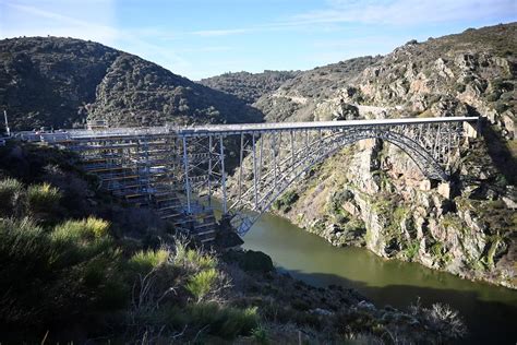 Un agujero en un estribo del Puente Pino obligará a retrasar su