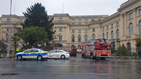 Un Incendiu Puternic A Izbucnit Duminic Dup Amiaza La Palatul Regal