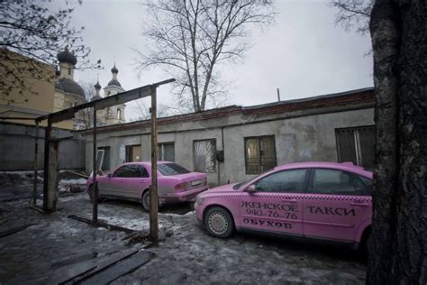 Foto zum Film Pink Taxi - Bild 3 auf 12 - FILMSTARTS.de