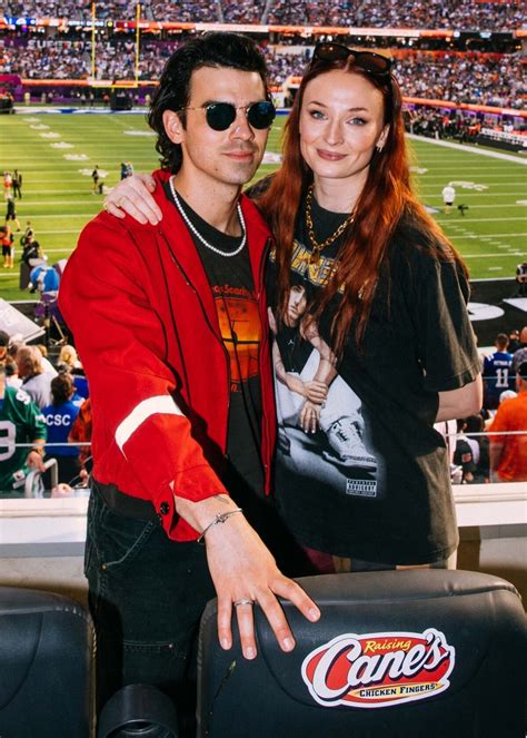 Photo Exclusif Joe Jonas Et Sa Femme Sophie Turner Dans Les