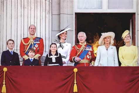 La Princesse Kate Dangleterre Assiste Au Défilé Royal Trooping The Color Pour La Première Fois