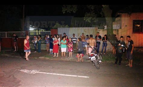 Família acorda a casa em chamas na Vila Casoni em Londrina