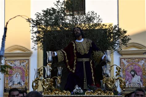 Cientos De Personas Acompa An Al V A Crucis Del Consejo De Hermandades