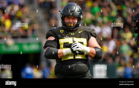 Oregon Offensive Lineman Ryan Walk 53 Lines Up Against BYU During The