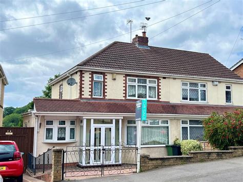 Lodgefield Road Halesowen 3 Bed Semi Detached House For Sale £260 000