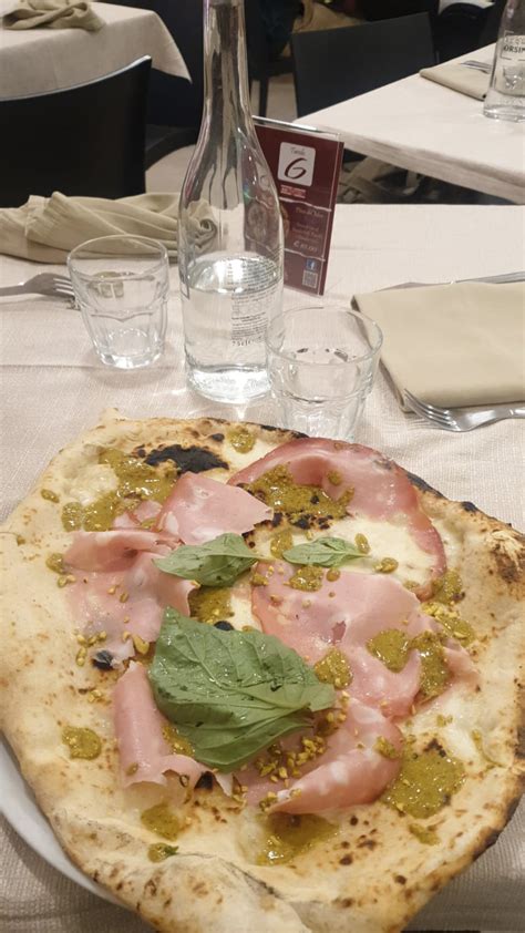 Pizzeria Spicchio Contemporaneo I Neapel Restaurangens Meny