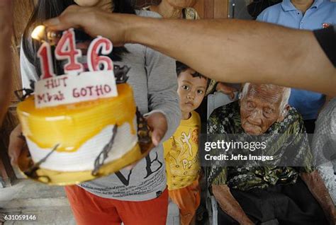 Worlds Oldest Man Photos And Premium High Res Pictures Getty Images