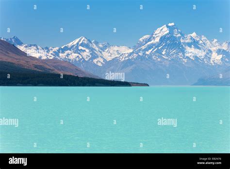 Lake Pukaki, Aoraki or Mount Cook behind, 3754m, Lake Pukaki, Pukaki ...