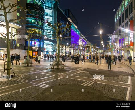 Germany, Hesse, Frankfurt, People at Zeil shopping street Stock Photo ...