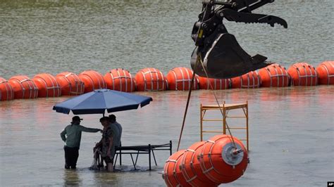 Eeuu Juez Ordena A Texas Mover Barrera Flotante A La Orilla Del R O